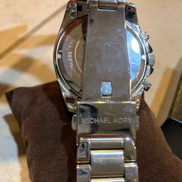 Michael Kors Watch - Picture 7 of 7